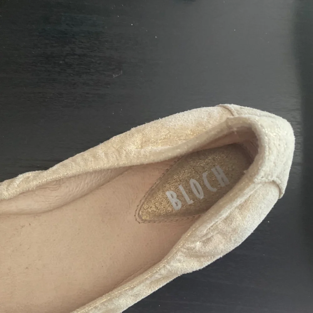 Bloch Ballet Flat Size 32 (US 2)